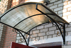 входной козырек из металла двускатный полукруглый
