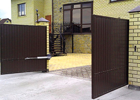 Распашные ворота с электроприводом